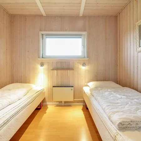 Mette - 98m From The Sea By Interhome